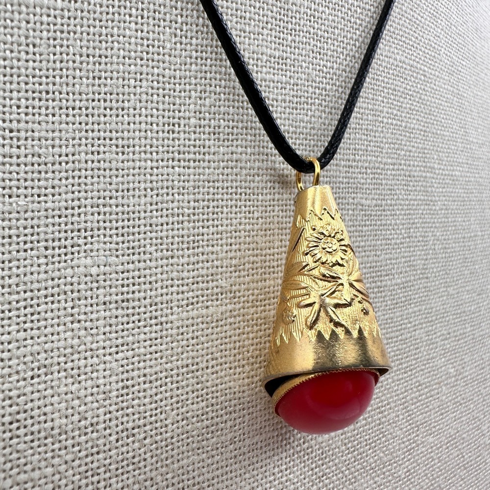 Vintage Y2K Etched Floral Red Cabochon Gold Tone Necklace Women's Jewelry - Picture 7 of 11
